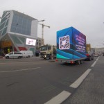 Unser mobiler LED Video Cube mit 36 m² umlaufender Videoanlage auf Stage-Trailer im Dezember 2015 an der Humboldtbox in Berlin!