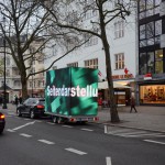 Unser mobiler LED Video Cube mit 36 m² umlaufender Videoanlage auf Stage-Trailer im Dezember 2015 am Kufürstendamm in Berlin!